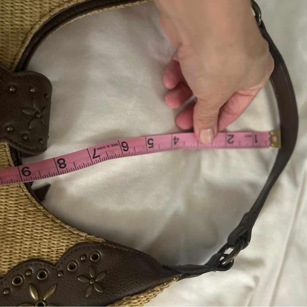Vintage 2006 Isaac Mizrahi Tan and Brown straw Hobo Bag. Great condition! - Picture 12 of 13